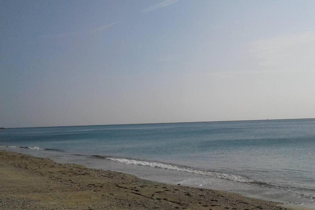 Larte Al Mare Vicino Spiaggia Con Ac E Wifi Apartamento Savona Exterior foto