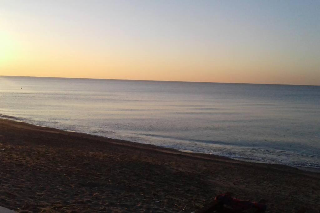 Larte Al Mare Vicino Spiaggia Con Ac E Wifi Apartamento Savona Exterior foto