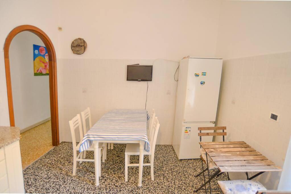 Larte Al Mare Vicino Spiaggia Con Ac E Wifi Apartamento Savona Exterior foto